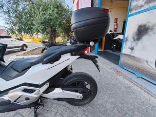 Honda Forza 750 2023 Blanca - 10.000 km