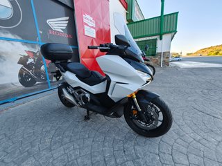 Honda Forza 750 2023 Blanca - 10.000 km