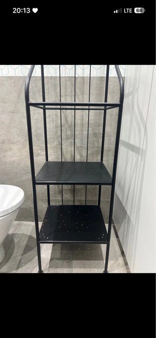 Estantería de baño metálica y cristal