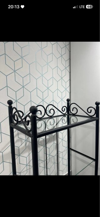 Estantería de baño metálica y cristal