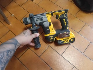 Taladro percutor DeWalt 18V XR Brushless