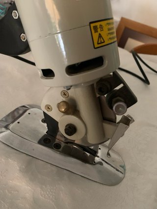 Máquina cortatelas eléctrica