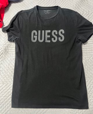 7 camisetas de hombre de marca y un pantalón corto
