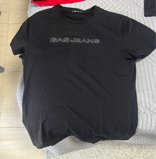 7 camisetas de hombre de marca y un pantalón corto