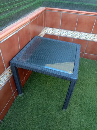 Mesa de jardín cuadrada cristal y plástico