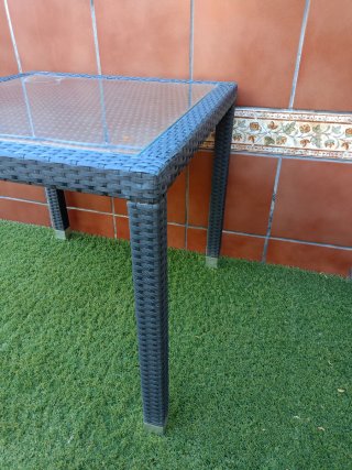 Mesa de jardín cuadrada cristal y plástico