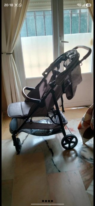 Silla de paseo bebé gris