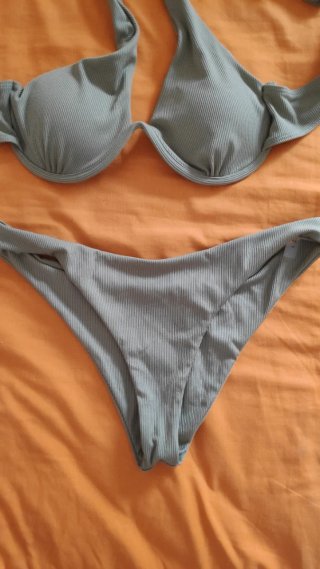 Bikini Shein acanalado verde oliva
