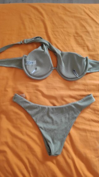 Bikini Shein acanalado verde oliva