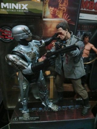 Robocop vs Terminator Figura Dañada