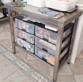 Mesa de trabajo central con estante 90x50x85