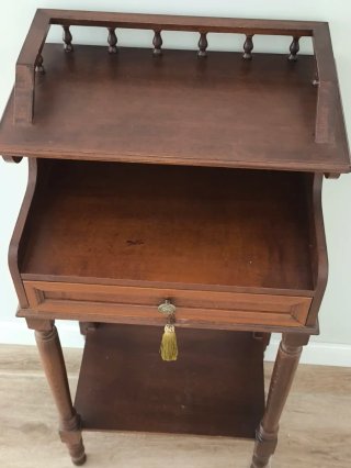 MESA AUXILIAR TELEFONERA RETRO, CON CAJÓN Y REPISA