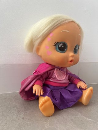 Bebé Llorón con traje de narval rosa