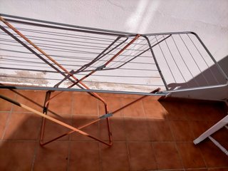 Tendedero plegable con alas metálico.