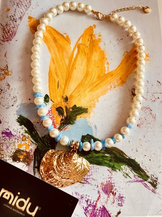Collar perlas y concha dorada
