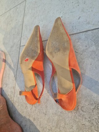 Zapatos de tacón naranjas antelina