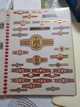 Colección de etiquetas de puros y tabacos