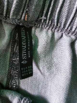 Pantalón Stradivarius gris