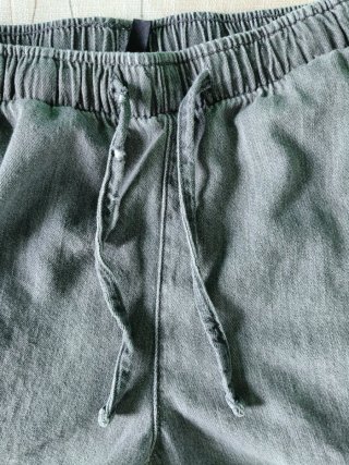 Pantalón Stradivarius gris