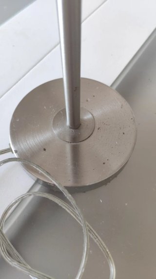 Lámpara de mesa moderna plateada
