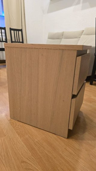 Mesita de noche de madera