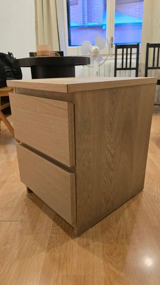 Mesita de noche de madera