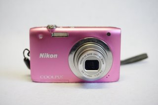 Cámara Nikon Coolpix S2600 Rosa 14MP
