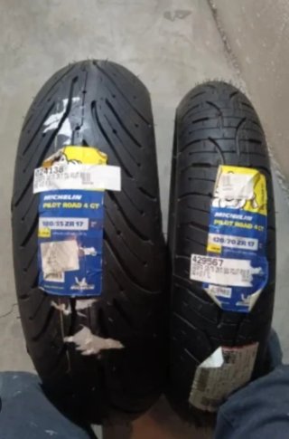 Michelin Pilot Road 4 GT 180/55 ZR 17 y 120/70 ZR