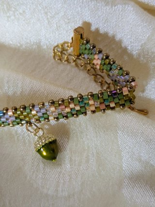 Pulsera de otoño con bellota