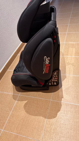 Silla de coche Encore negra y roja