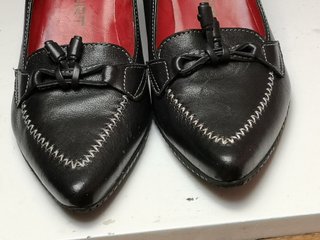 Zapatos de piel negros talla 40 sin estrenar