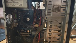 Torre PC LG per smontaggio, funziona