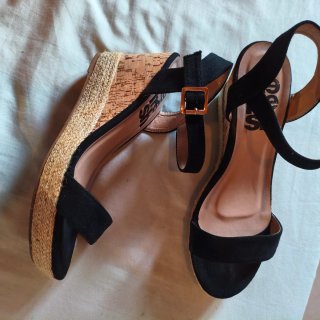 Sandalias cuña corcho Refresh negras