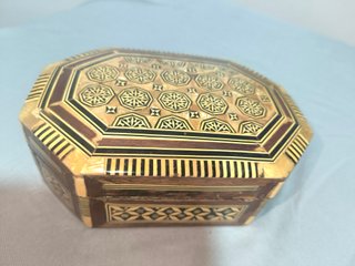 Caja artesanal taracea madera hueso nacar