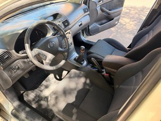 Toyota Avensis 2004