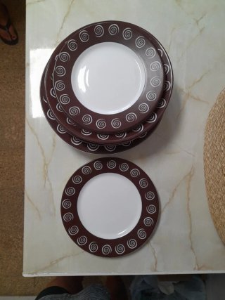 Juego 15 Platos Porcelana Marrón y Blanco