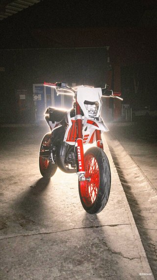 Rieju Supermotard Roja y Blanca