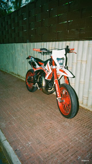 Rieju Supermotard Roja y Blanca