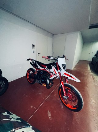 Rieju Supermotard Roja y Blanca