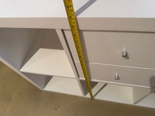 Estantería IKEA blanca con cajones