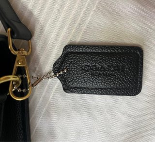 Bolso Coach Negro con Cadena Dorada