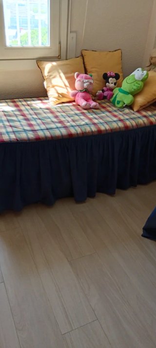 Cama nido azul y multicolor