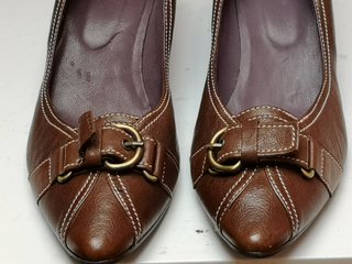 Zapatos de salón piel beige talla 40