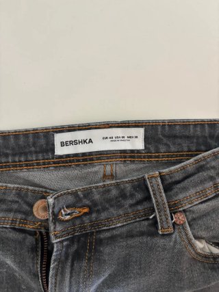 Vaqueros Bershka negros
