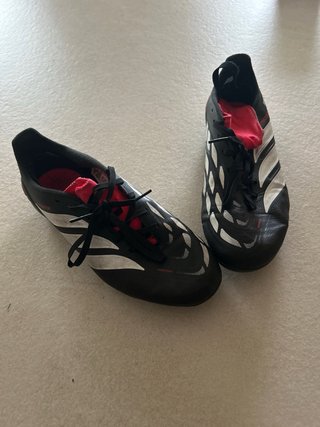 Botas de fútbol Adidas Predator Negras y Rojas