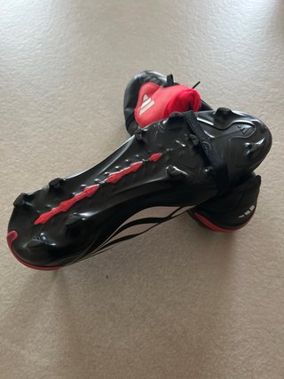 Botas de fútbol Adidas Predator Negras y Rojas