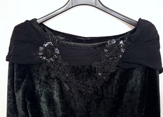 Maglia vintage con scollo ricamato