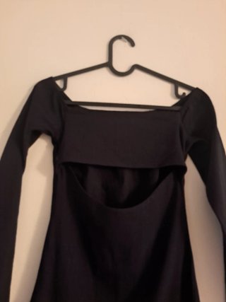 Vestido negro manga larga escote cuadrado