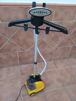 Plancha de vapor Homcom. 1800W