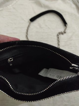 Bolso Stradivarius negro con lentejuelas